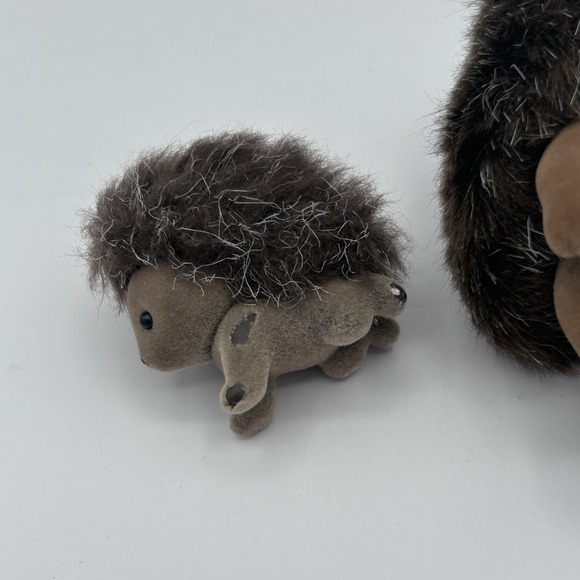 Sylvanian Families -Bramble Hedgehog Family Figure Mother/father And Baby - Picture 3 of 5